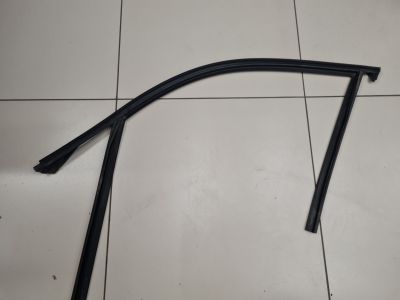 Уплотнитель стекла передней левой двери для BMW X1 E84 2009-2015