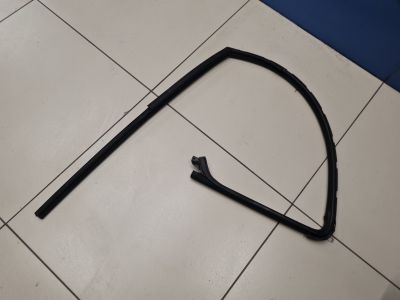 Уплотнитель стекла передней левой двери для Nissan E-NV200 2014-