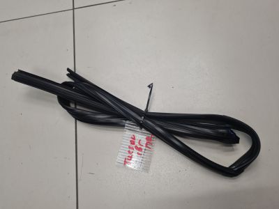 Уплотнитель стекла передней правой двери для Hyundai Tucson TL 2015-2021