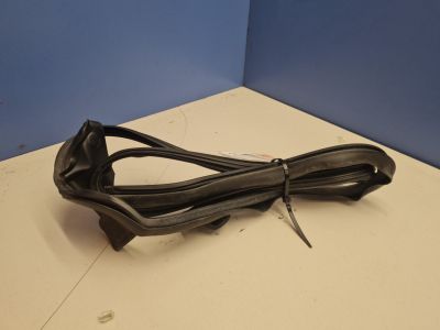 Уплотнитель рамки двери передней правой для Jaguar XF 2015-