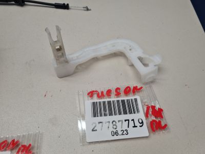 Кронштейн замка двери передний левый для Hyundai Tucson TL 2015-2021