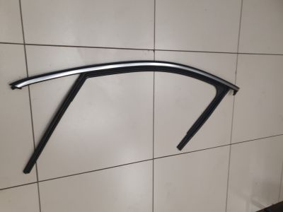 Уплотнитель стекла передней левой двери для Infiniti Q30 QX30 H15E 2015-