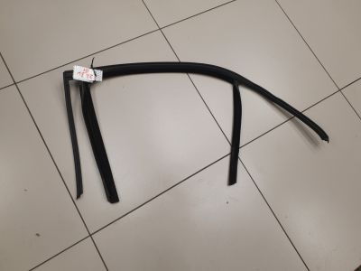 Уплотнитель стекла двери задний левый для Mercedes E-klasse W212 2009-2016