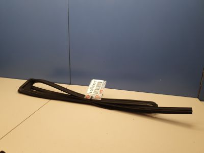 Уплотнитель стекла задней левой двери для Lexus IS SE30 2013-2020