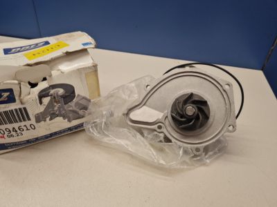 Помпа (насос водяной) для Audi Q7 4M 2015-