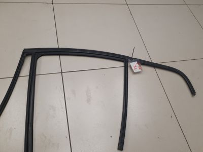 Уплотнитель стекла двери задний левый для BMW M3 F80 2014-