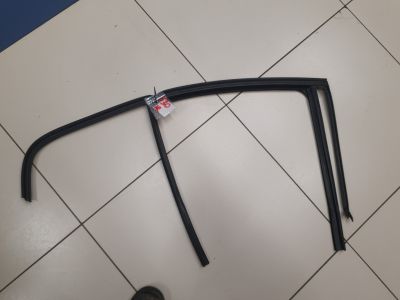 Уплотнитель стекла двери задний правый для BMW 3 F30 2011-2018