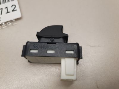 Кнопка стеклоподъемника для Peugeot 3008 P84 2016-