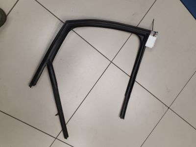 Уплотнитель стекла двери задний правый для Audi Q3 8U 2012-2018