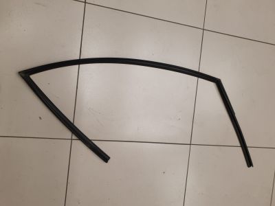 Уплотнитель стекла передней правой двери для Hyundai i40 2011-2019