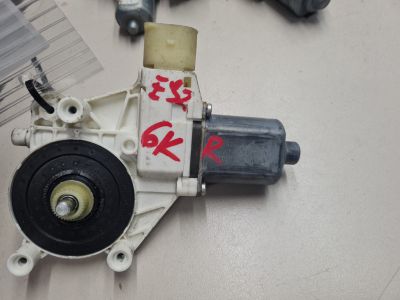 Моторчик стеклоподъёмника передний правый для BMW 3 E92 E93 2005-2013