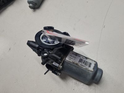 Моторчик стеклоподъёмника задний правый для Nissan Navara D40 2005-2015