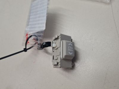 Кнопка люка для Nissan Qashqai J11E 2014-