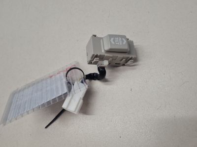 Кнопка люка для Nissan Qashqai J11E 2014-