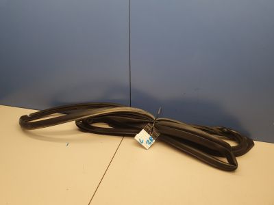 Уплотнитель двери задней правой для Mitsubishi Outlander CW XL 2006-2012