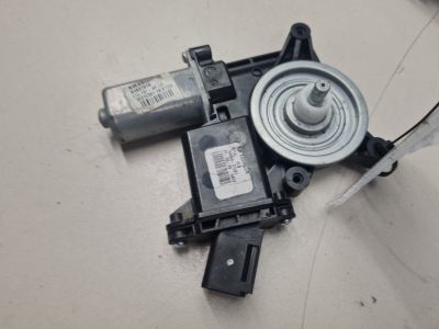 Моторчик стеклоподъёмника передний левый для Cadillac XT5 2016-