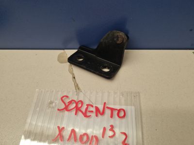 Кронштейн амортизатора двери багажника левый для KIA Sorento 2002-2009