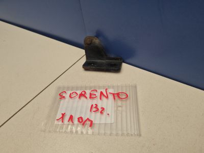 Кронштейн амортизатора двери багажника правый для KIA Sorento 2002-2009