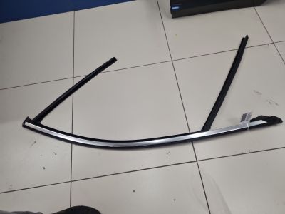 Уплотнитель стекла передней левой двери для BMW 7 G11 G12 2015-