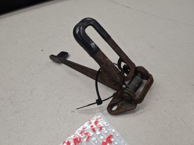 Крючок капота для Toyota Avensis T27 2008-2018