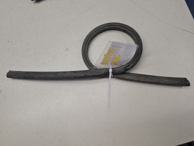 Уплотнитель двери передней для Fiat 500X 2014-2023