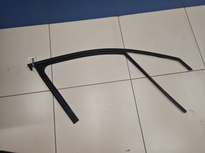 Уплотнитель стекла двери передней правый для Fiat 500X 2014-2023