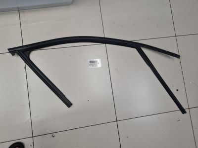 Уплотнитель стекла передней правой двери для Audi A4 B8 2007-2015