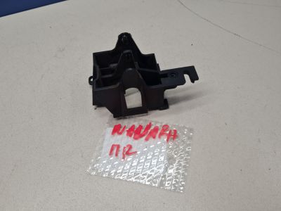 Кронштейн замка двери передний правый для Nissan Navara D40 2005-2015