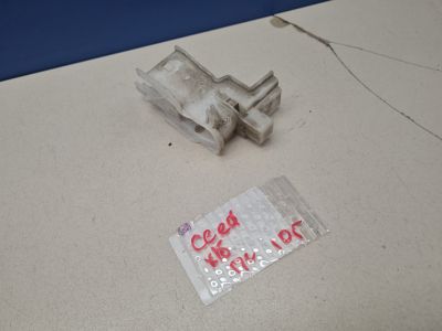 Кронштейн замка двери передний левый для KIA Ceed 2007-2012