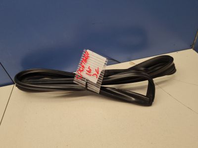 Уплотнитель стекла двери задний левый для KIA Sportage 2015-2021