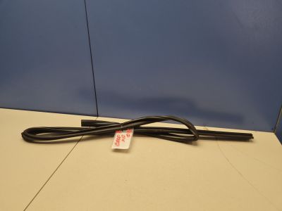 Уплотнитель стекла двери задний левый для KIA Ceed 2007-2012