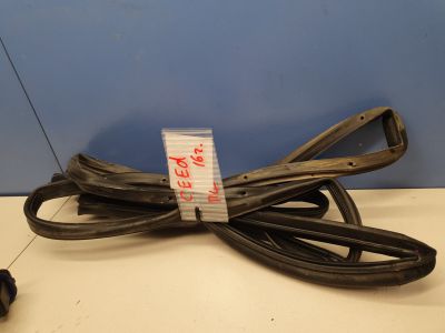 Уплотнитель двери передней левой для KIA Ceed 2012-2018