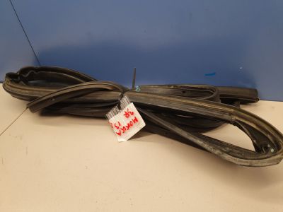 Уплотнитель двери задней правой для Opel Mokka 2012-2019