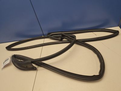 Уплотнитель двери передней левой для Jeep Grand Cherokee WK2 2010-