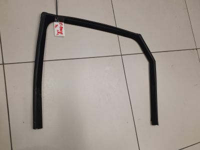 Уплотнитель стекла двери задний левый для Jaguar E-PACE X540 2017-