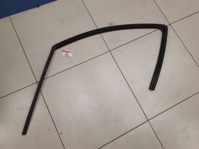 Уплотнитель стекла передней левой двери для Nissan Qashqai J11E 2014-