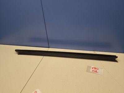 Накладка стекла передней правой двери для Volvo V90 Cross Country 2017-