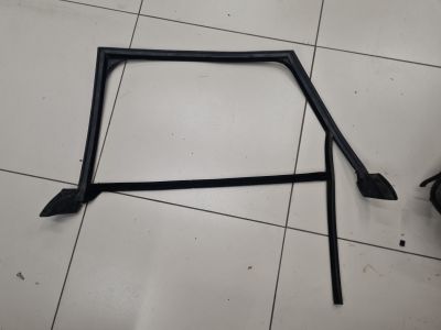 Уплотнитель стекла двери задний левый для Audi A6 C6 2004-2011