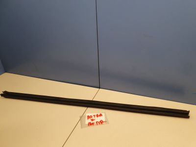 Накладка стекла передней правой двери для Opel Astra K 2016-