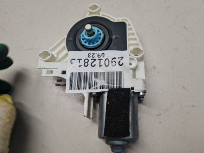 Моторчик стеклоподъёмника задний левый для Audi Q3 8U 2012-2018