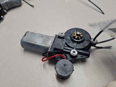 Моторчик стеклоподъёмника задний правый для Lifan X50 2015-