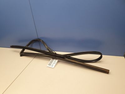 Уплотнитель стекла передней правой двери для Mazda 3 BL 2009-2013