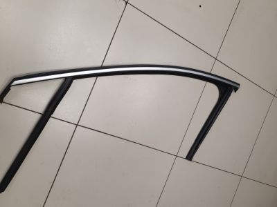 Уплотнитель стекла передней левой двери для Volvo V40 (V40 Cross Country) 2012-