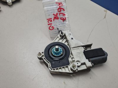 Моторчик стеклоподъёмника задний правый для Audi A6 S6 C7 2011-2018