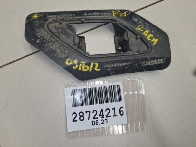 Кронштейн крышки форсунки омывателя фары правый для Porsche Cayenne 958 2010-2018