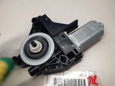 Моторчик стеклоподъёмника передний правый для Volvo S60 2010-2018