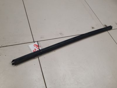 Накладка стекла передней правой двери для Volvo S60 2010-2018