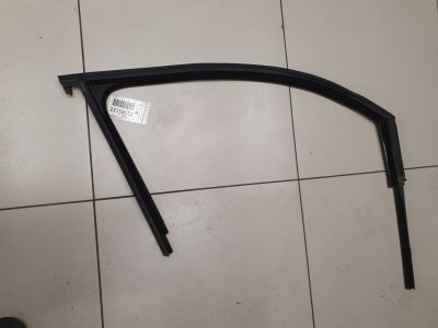 Уплотнитель стекла передней правой двери для Volkswagen Golf 7 2012-2020