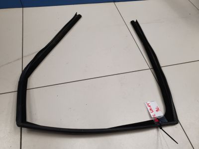 Уплотнитель стекла двери задней левой для Land Rover Discovery Sport 2014-