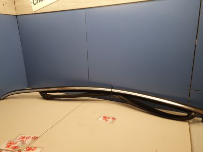 Уплотнитель стекла передней левой двери для Volvo S60 2010-2018